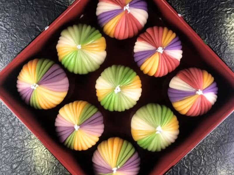 Hộp bánh wagashi Nhật Bản