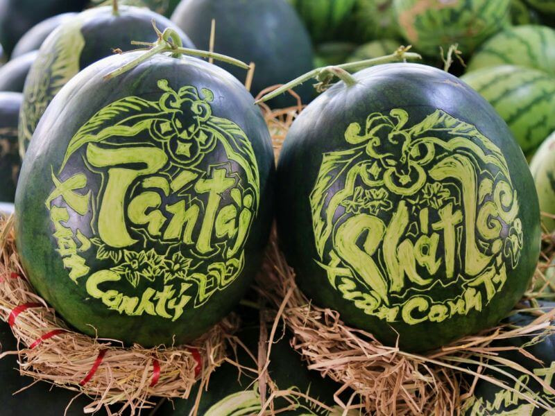 Trái cây khắc chữ