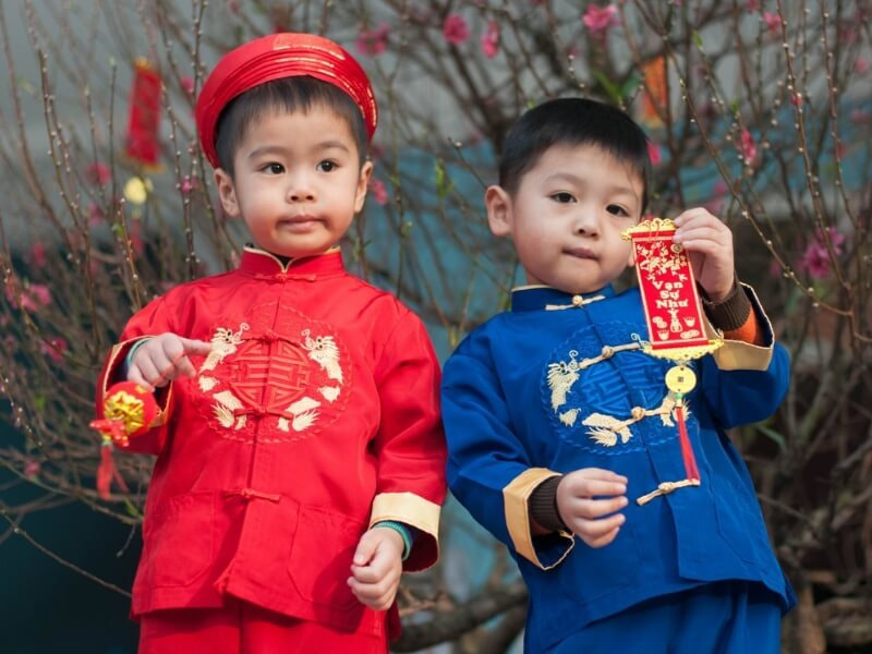 mua quà tết cho trẻ em